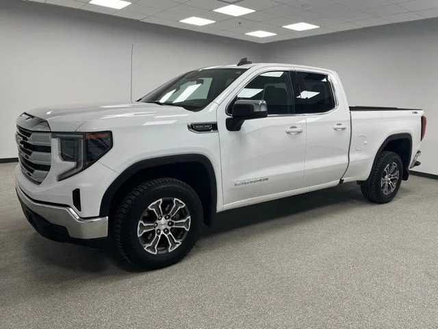 Used 2023 White GMC SLE image 5