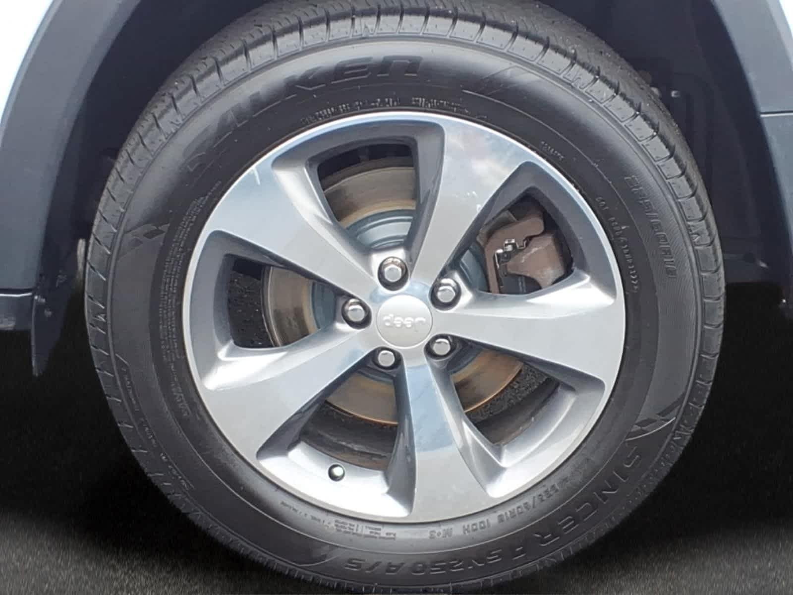 Used 2019 Bright White Clearcoat Jeep Limited image 9