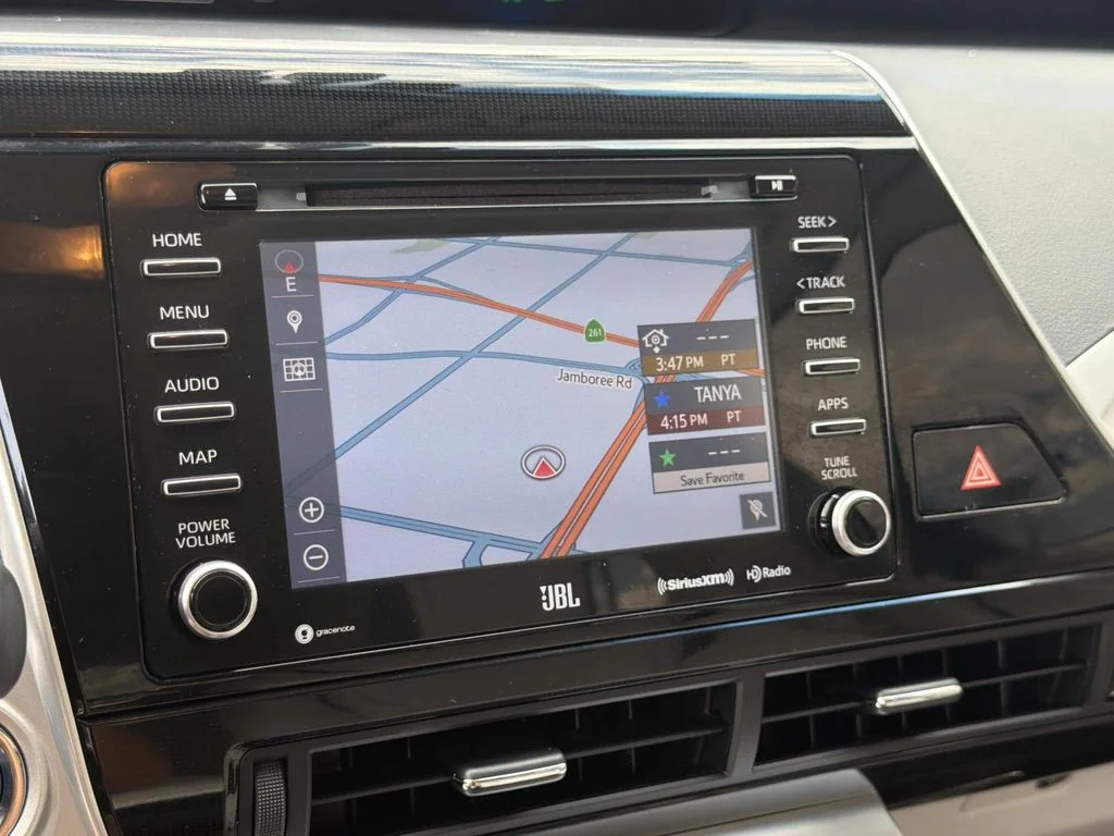 Used 2018 CRYSTAL WHITE Toyota Base image 10