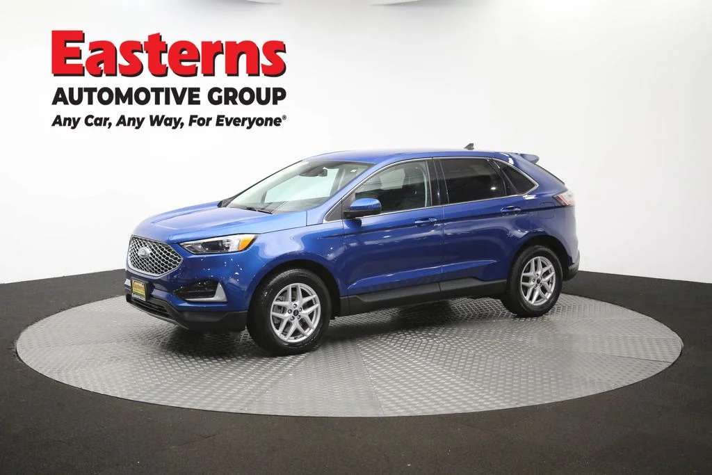Used 2023 Blue Ford SEL image 59