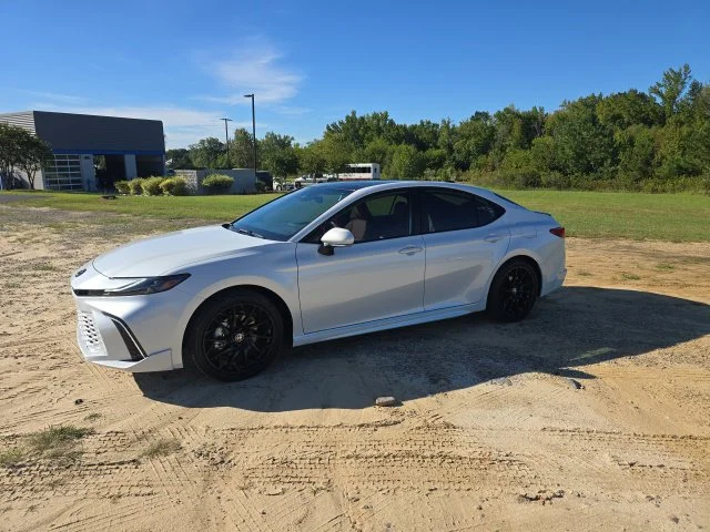 Used 2026 Off-white Toyota XSE image 3
