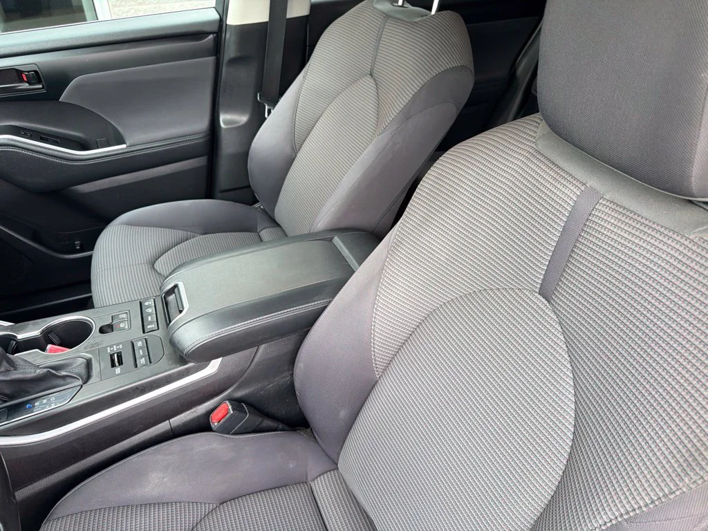 Used 2022 Magnetic Gray Metallic Toyota LE image 10