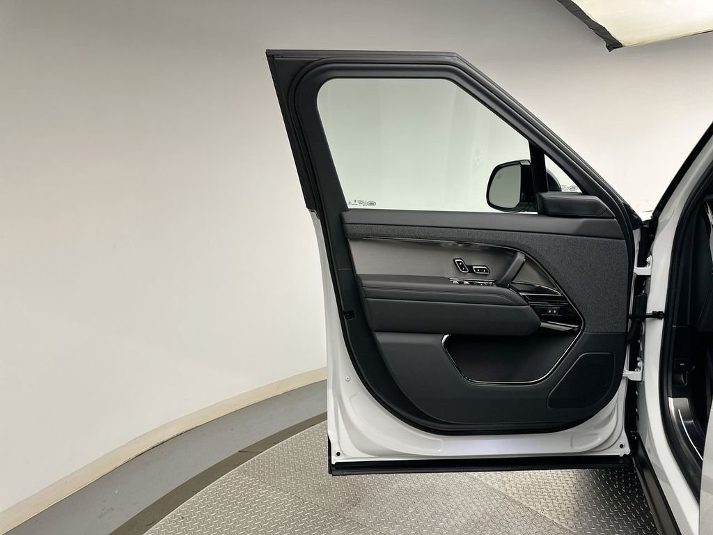 New 2026 Fuji White Land Rover SE image 9