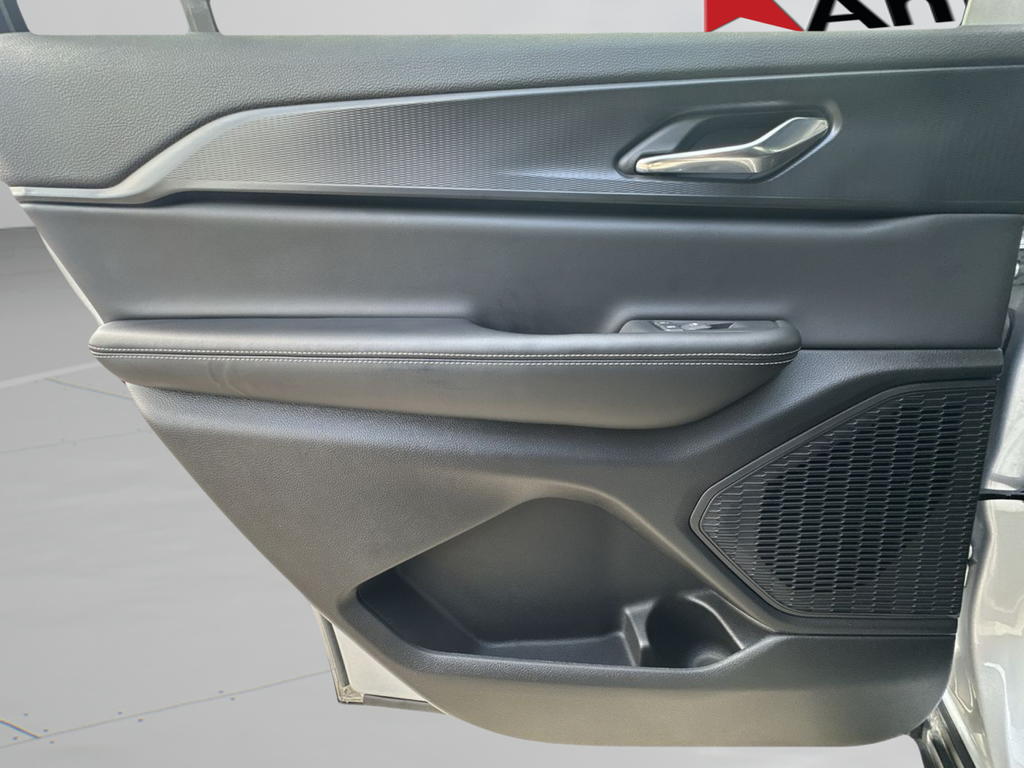 Used 2025 Silver Jeep Altitude X image 25