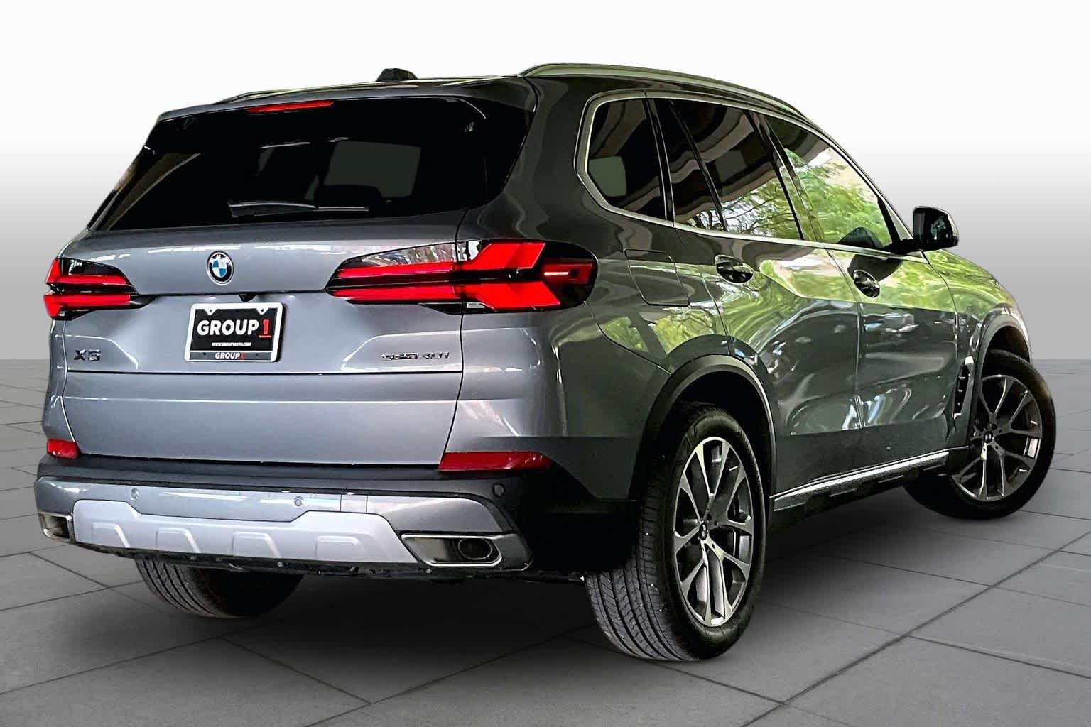 Used 2026 Skyscraper Grey Metallic BMW sDrive40i image 12