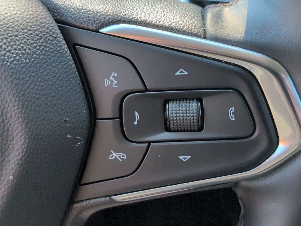 Used 2025 Yellow Chevrolet ACTIV image 22