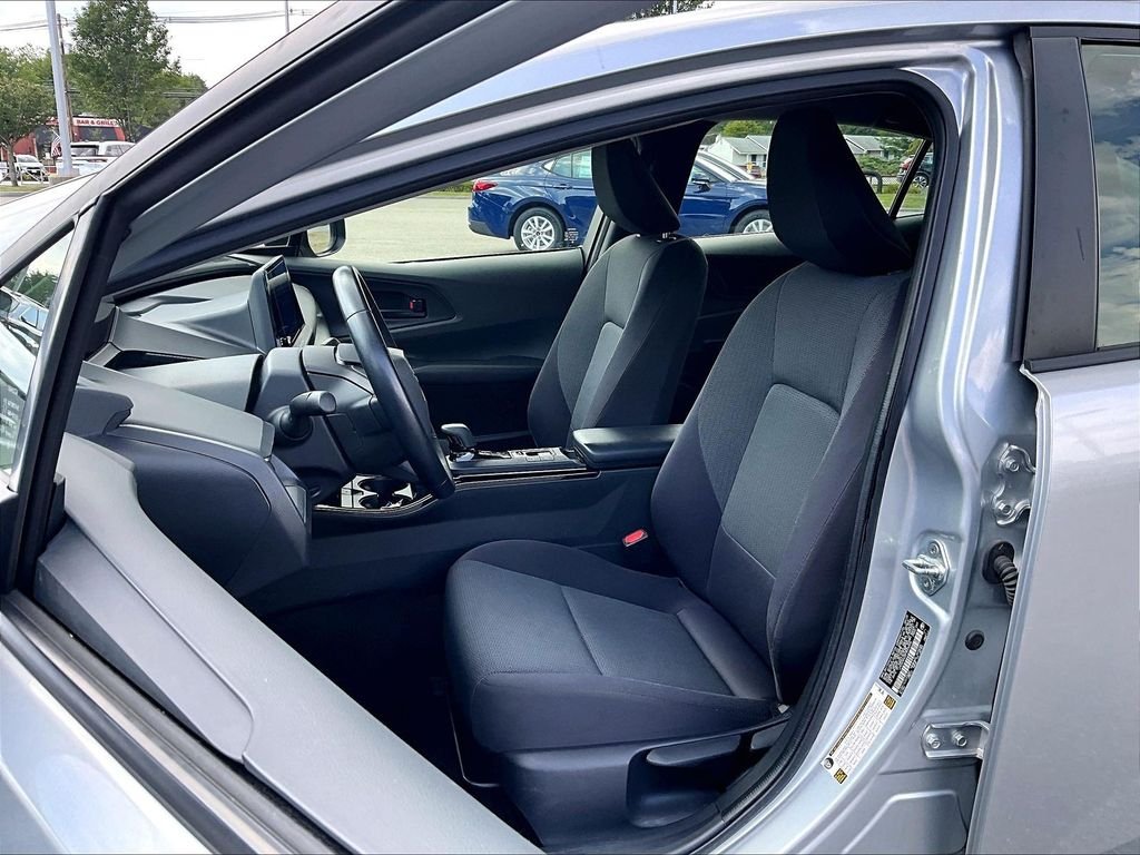 Used 2023  Toyota LE image 10
