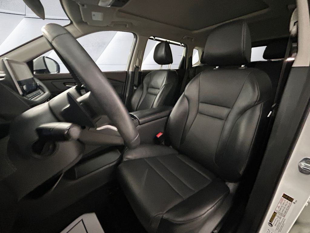 Used 2022 White Nissan SV image 8
