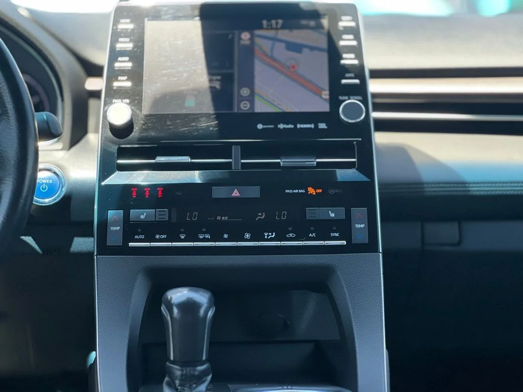 Used 2020 Silver Toyota XLE Plus image 19