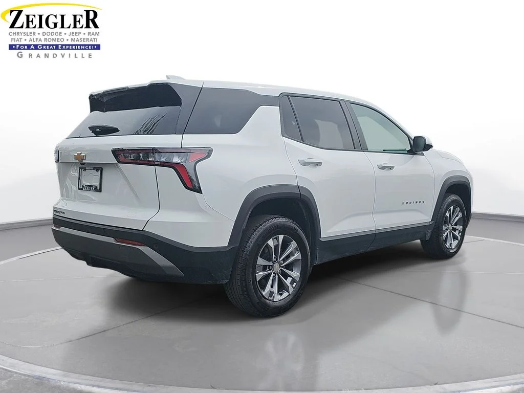 Used 2025 White Chevrolet LT image 5