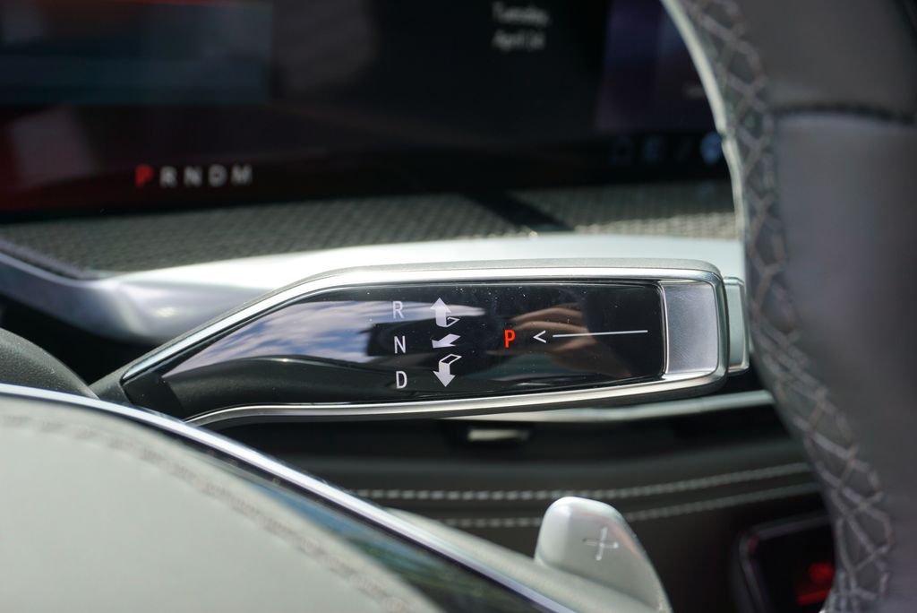 Used 2025 Crystal White Cadillac V-Series image 28