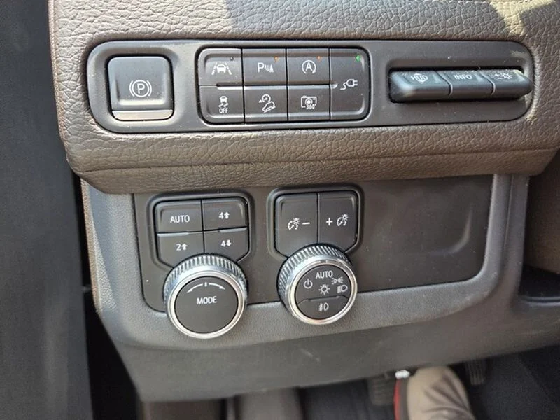 Used 2022 Onyx Black GMC Denali image 28