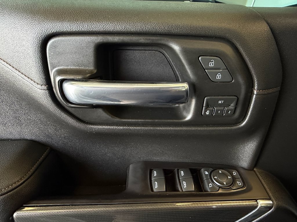 Used 2019 White GMC AT4 image 30