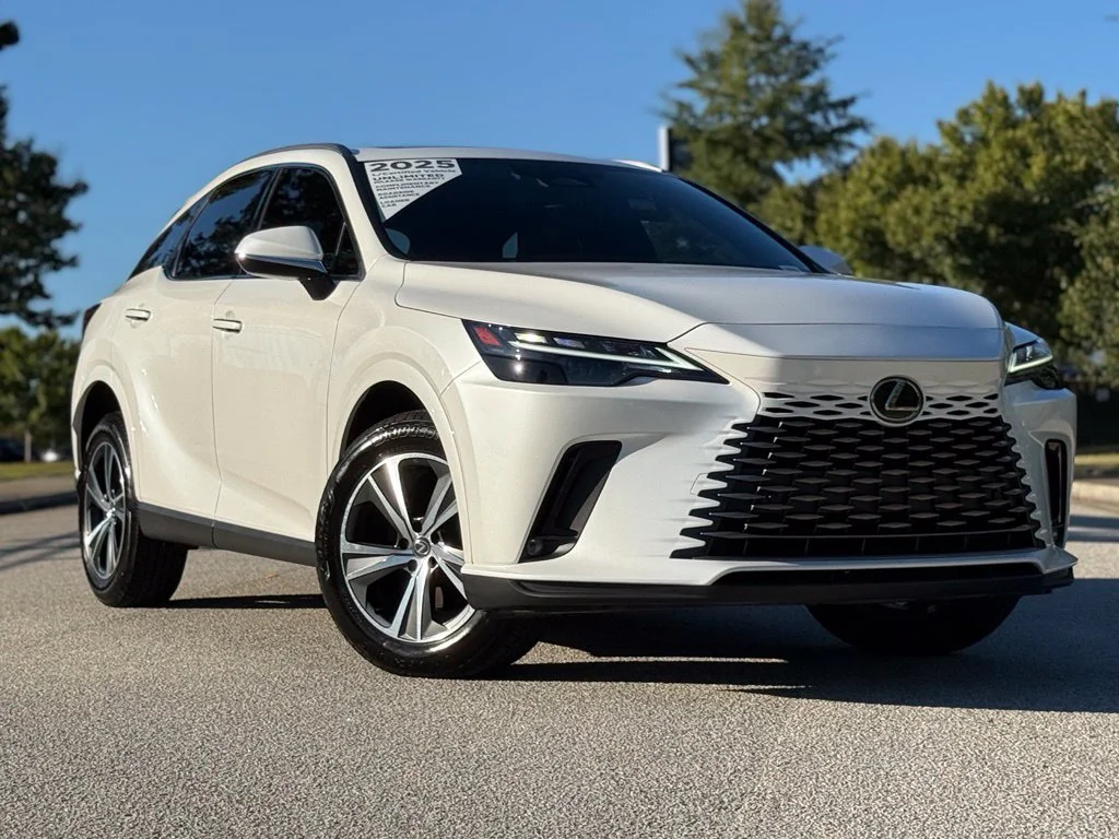 Used 2025 White Lexus 350 Premium image 2