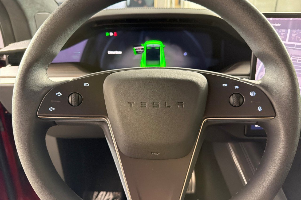Used 2024 RED Tesla  image 22