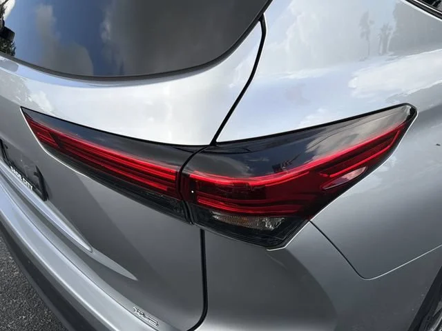 Used 2021 Silver Toyota XLE image 10
