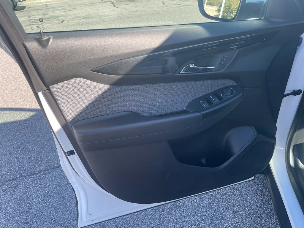 Used 2025 Summit White Chevrolet LT image 12