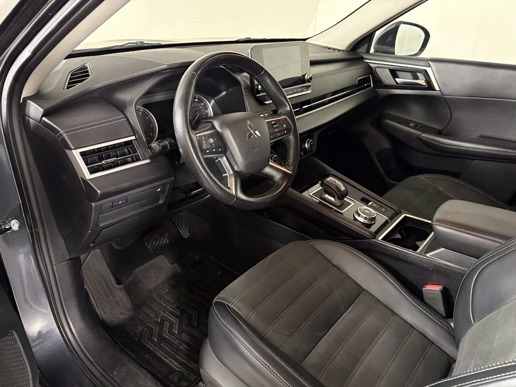 Used 2024 Gray Mitsubishi SE image 15