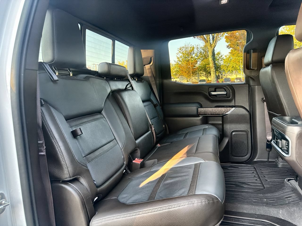 Used 2019 WHITE FROST TRICOAT GMC Denali image 22