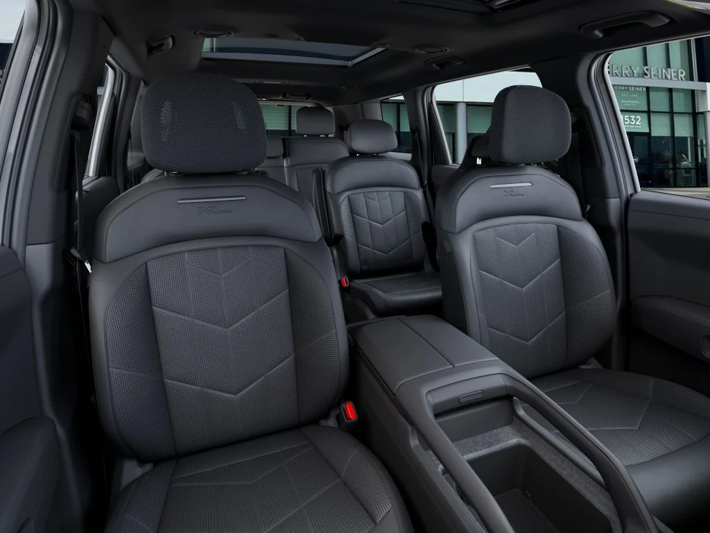 New 2027 Glacial White Pearl Kia X-LINE SX image 15