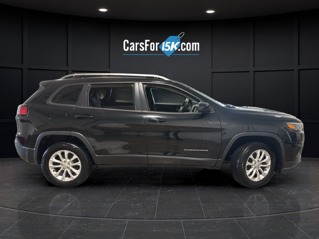 Used 2020 Diamond Black Crystal Pearlcoat Jeep Latitude image 8