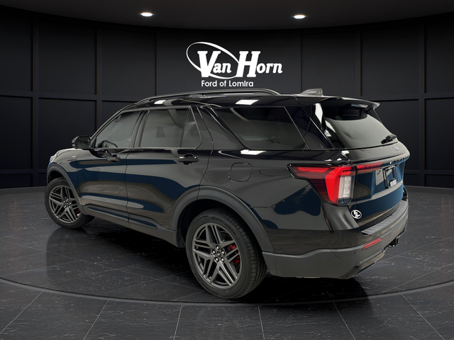 Used 2025 Agate Black Metallic Ford ST-Line image 5