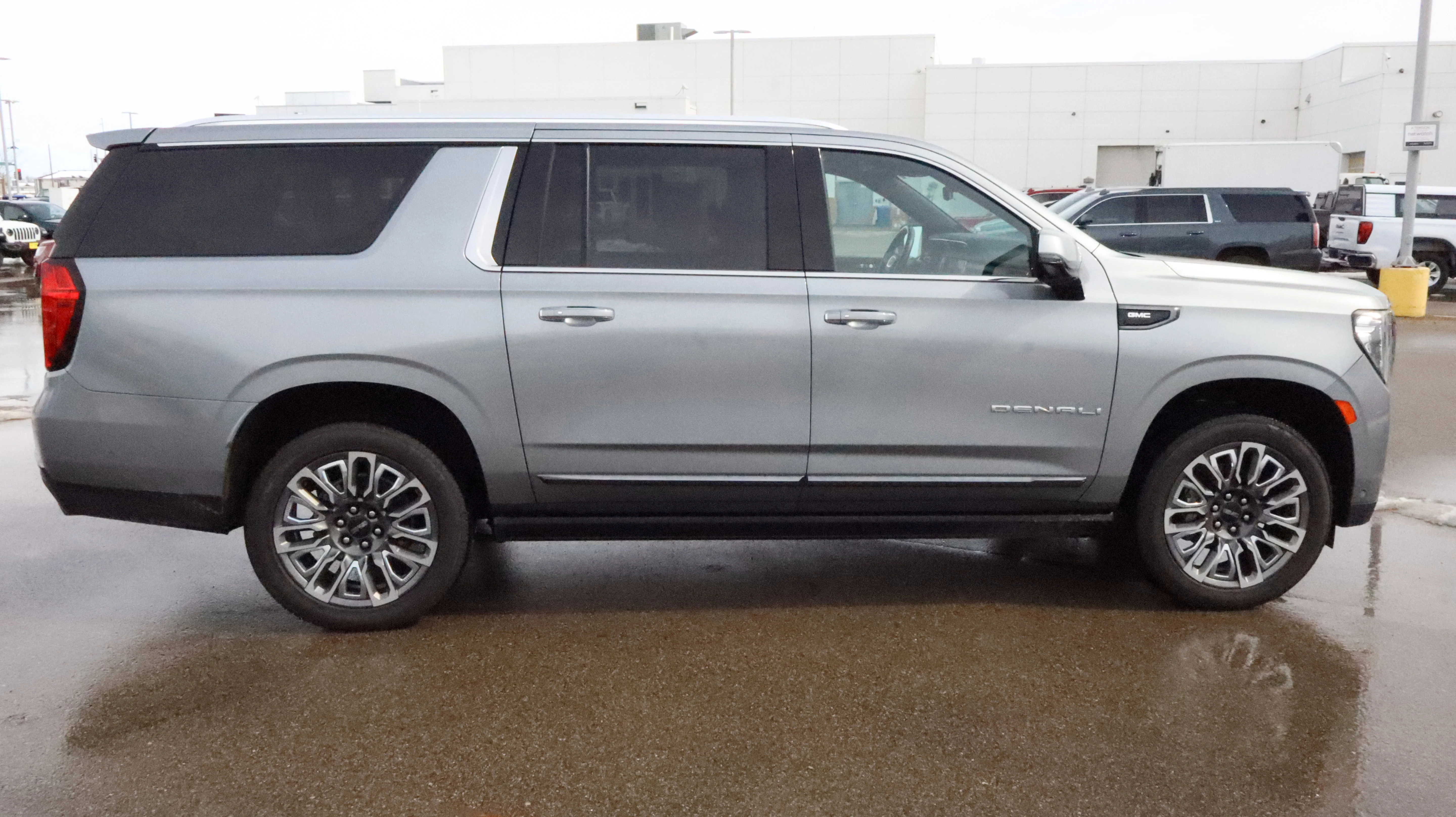 2023 GMC Yukon XL Denali Ultimate - Photo 8