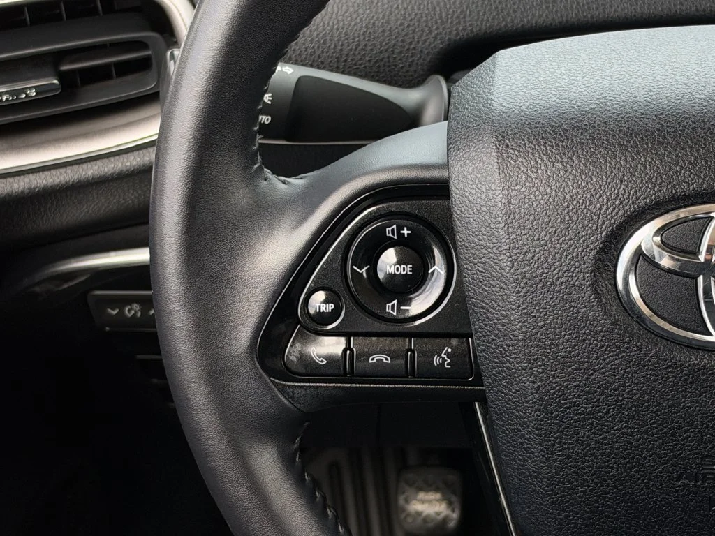 Used 2020 White Toyota XLE image 15