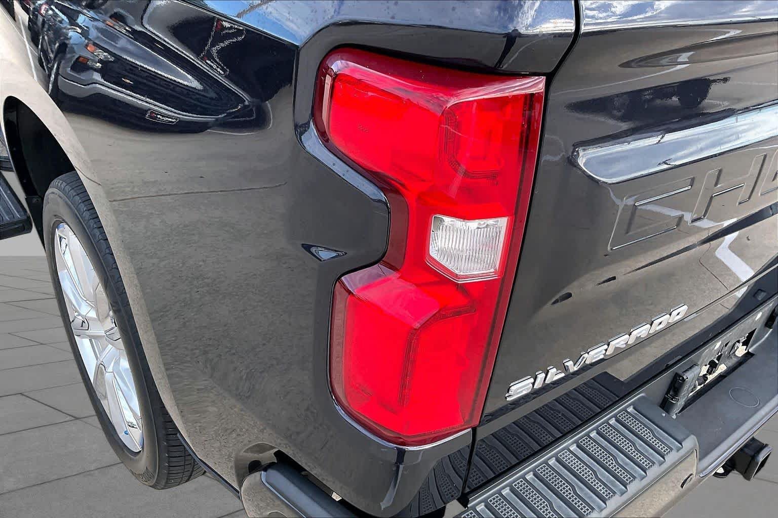Used 2022 Dark Ash Metallic Chevrolet High Country image 28