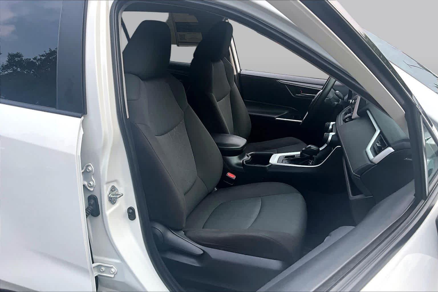 2023 Toyota RAV4 XLE - Photo 8