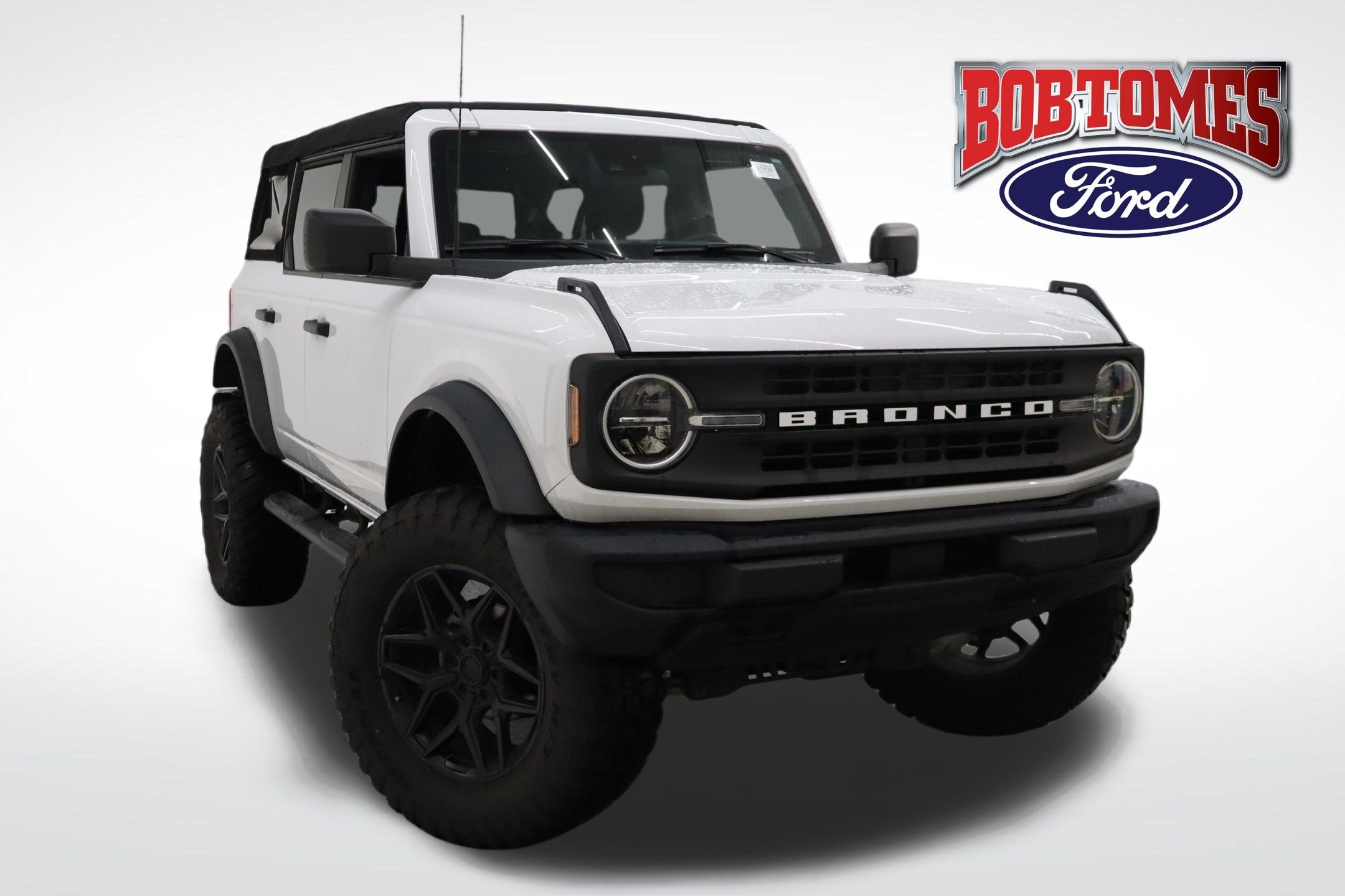 2023 Ford Bronco Base 4WD 4-door's photo