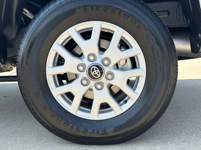 2025 Toyota Tacoma SR5 - Photo 9