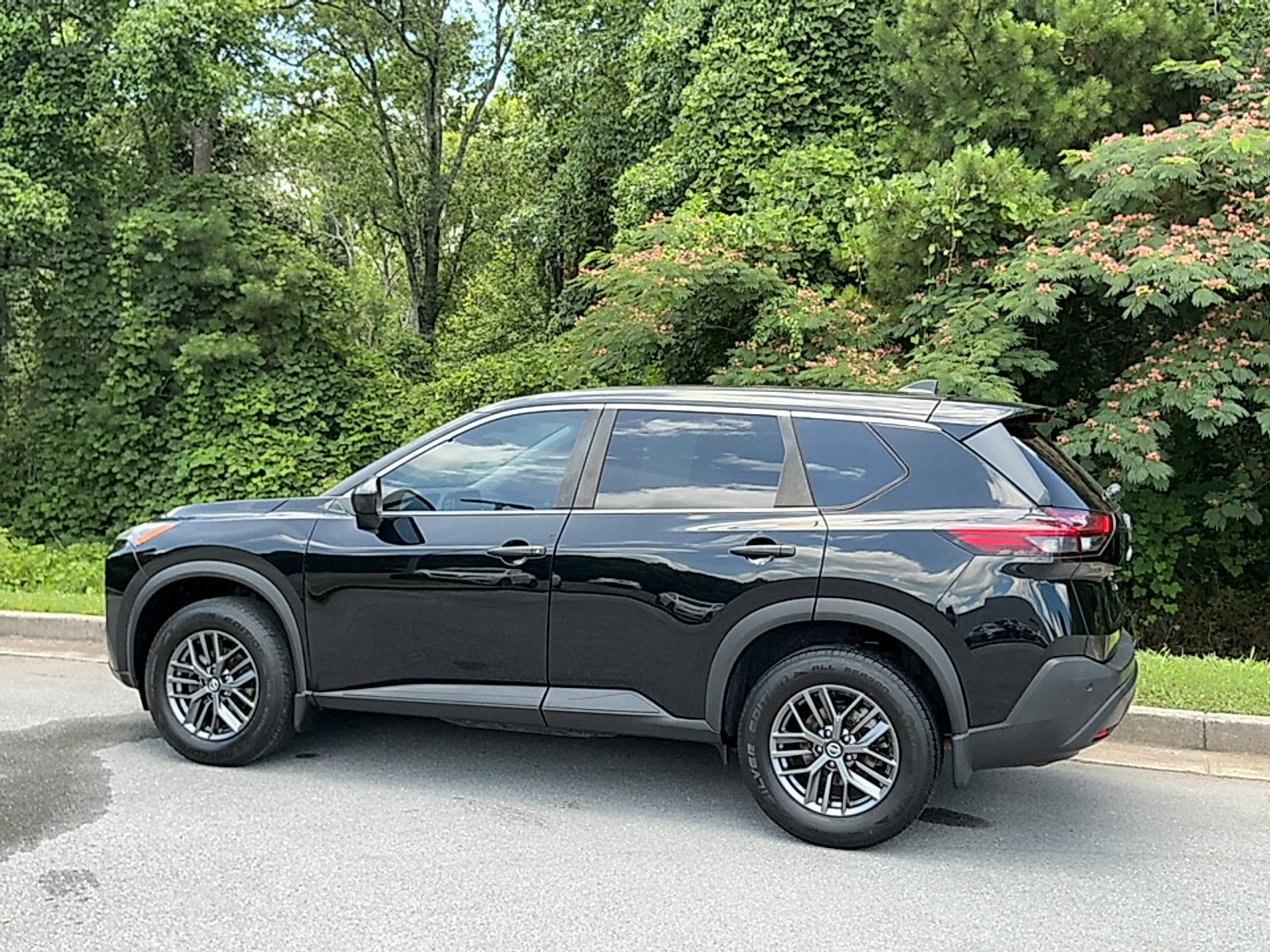 Used 2021 Super Black Nissan S Intelligent AWD image 3