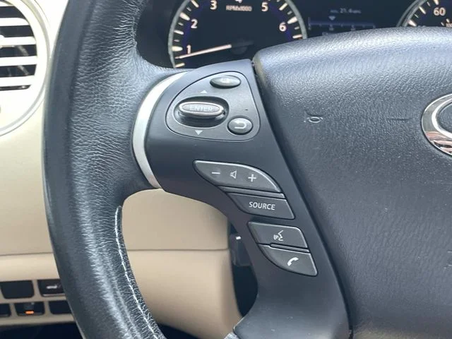 Used 2019 White INFINITI LUXE image 23
