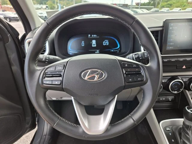 Used 2025 Gray Hyundai SEL image 31