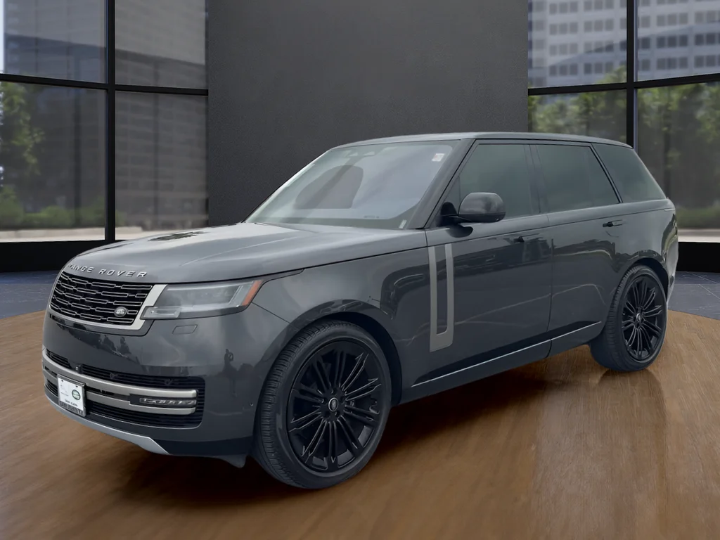 Used 2023  Land Rover SE image 1