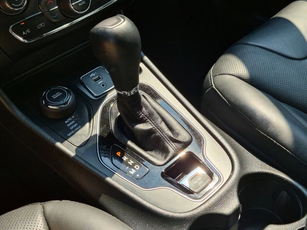 Used 2021 Gray Jeep Limited image 17