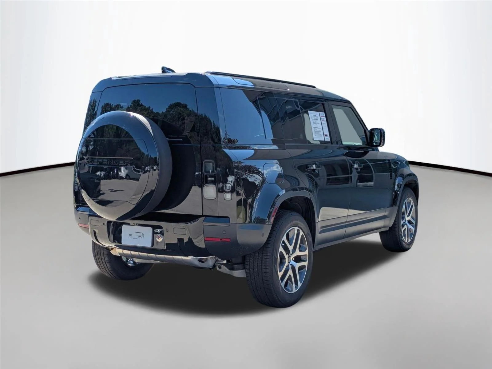 Used 2026 Santorini Black Metallic Land Rover S image 5