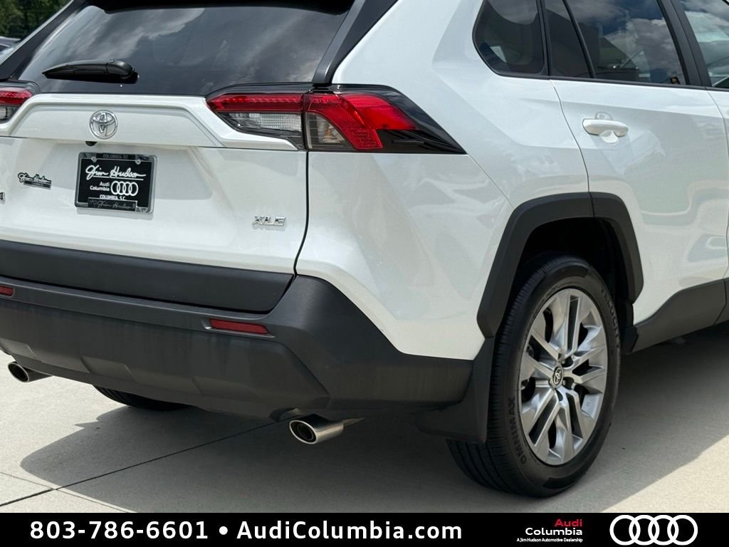 Used 2025 Beige Toyota XLE Premium image 15