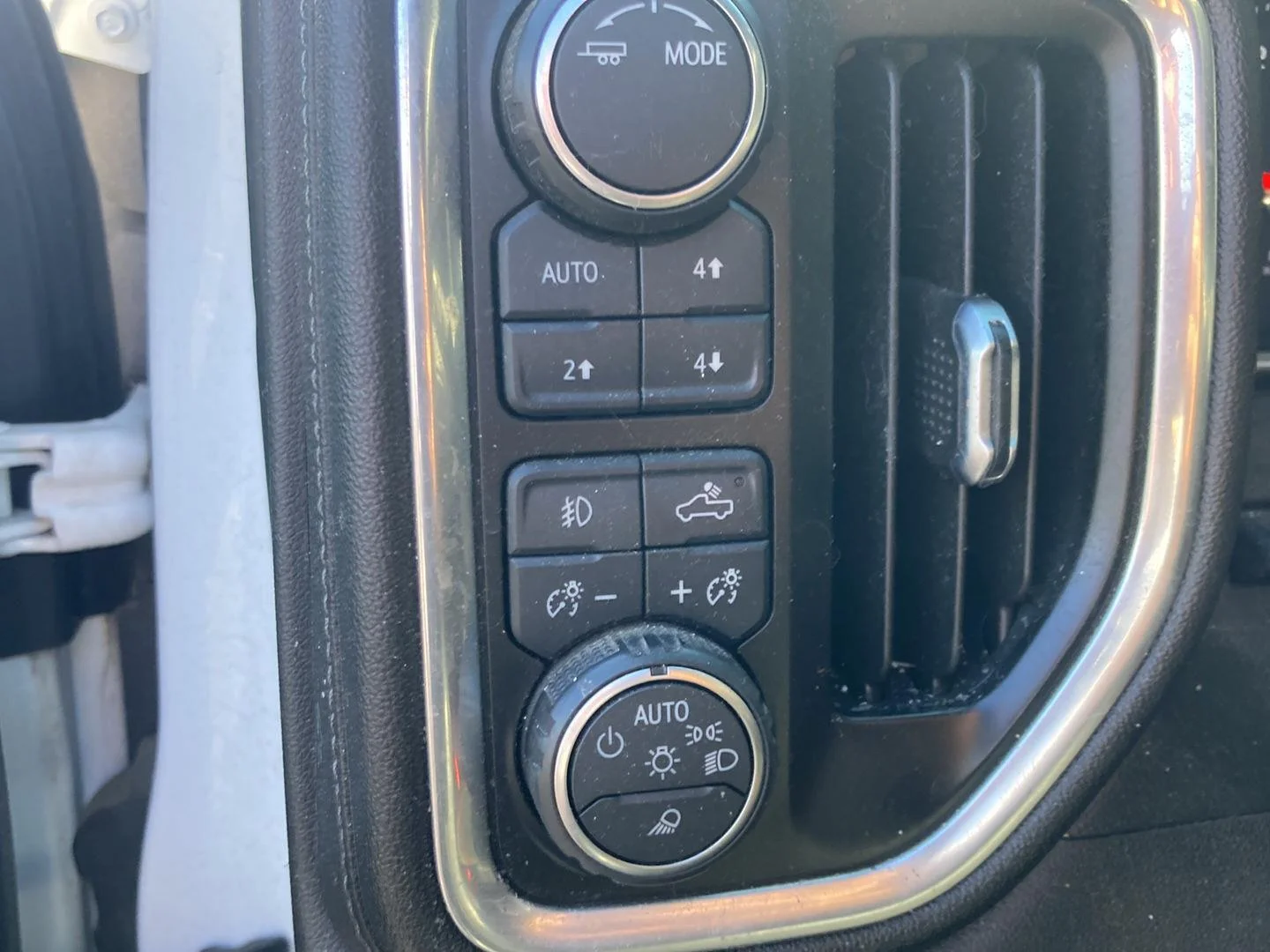 Used 2021 Summit White Chevrolet High Country image 18