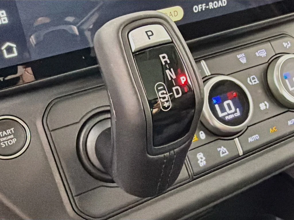 New 2026 Carpathian Grey Land Rover X-Dynamic SE image 17
