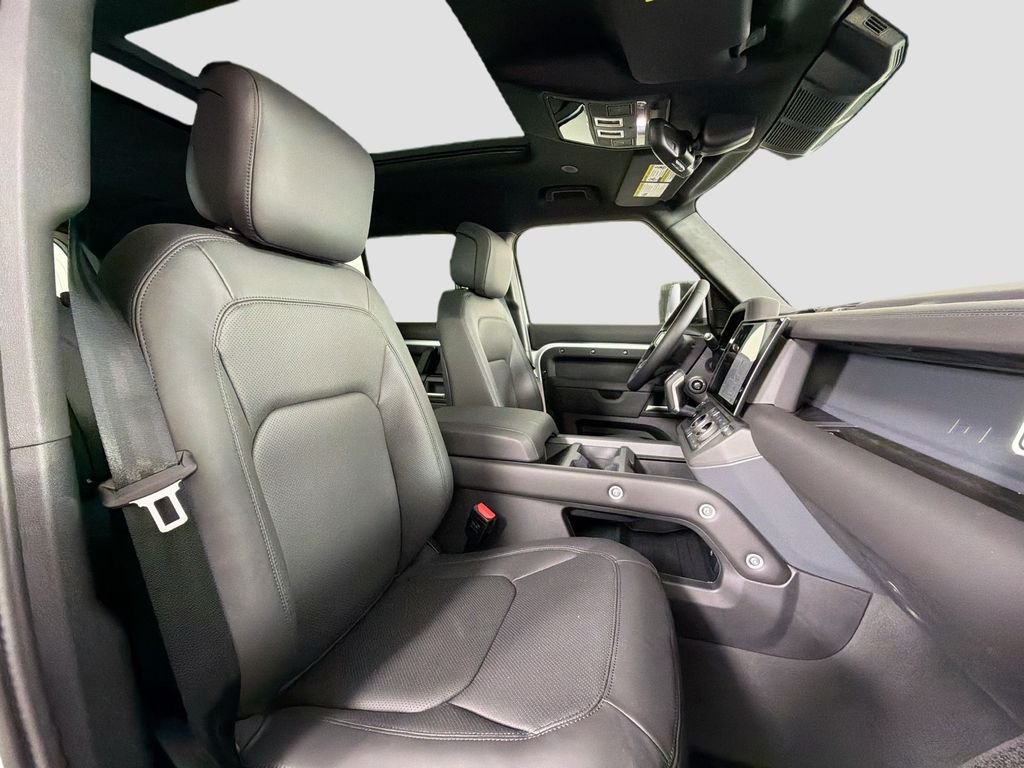 New 2026 Fuji White Land Rover X-Dynamic SE image 30