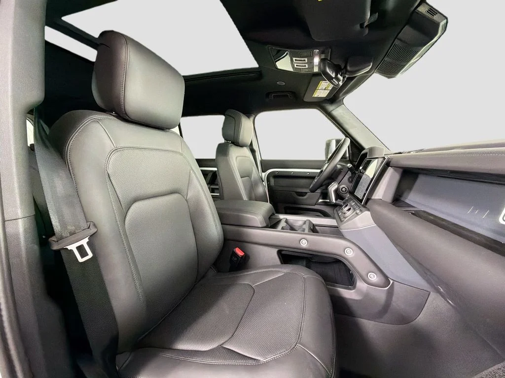 New 2026 Fuji White Land Rover X-Dynamic SE image 30