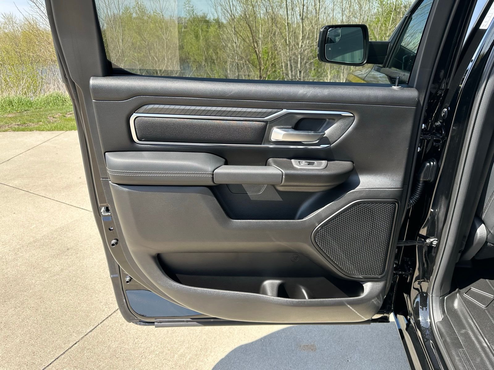 New 2026 Diamond Black Crystal Pearl-Coat Exterior Paint RAM Big Horn/Lone Star image 26