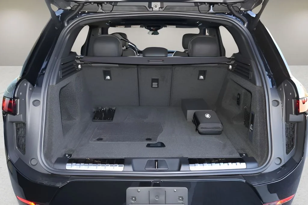 New 2026 Santorini Black Land Rover Dynamic SE image 13