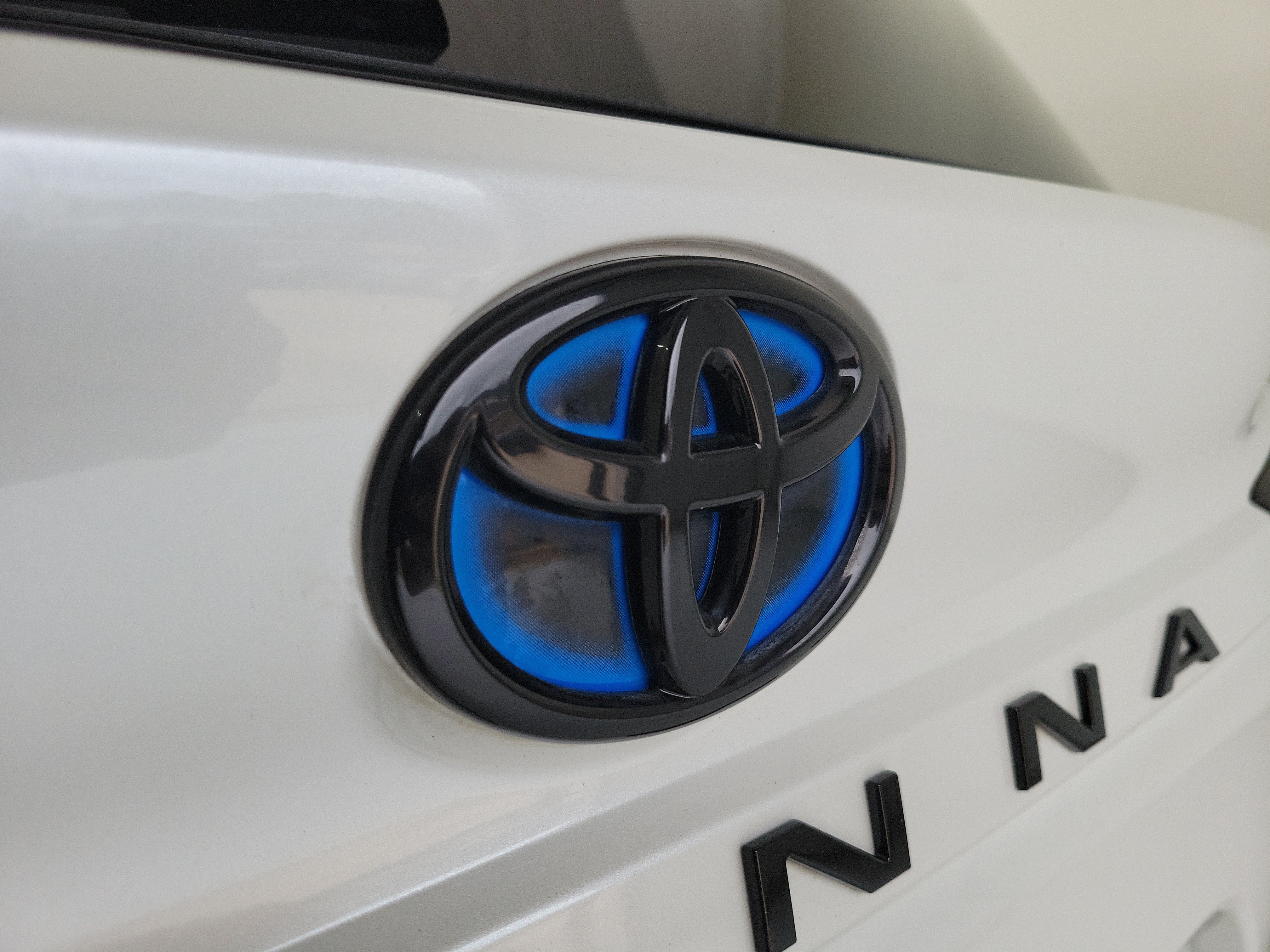 Used 2023 Wind Chill Pearl Toyota XSE image 10