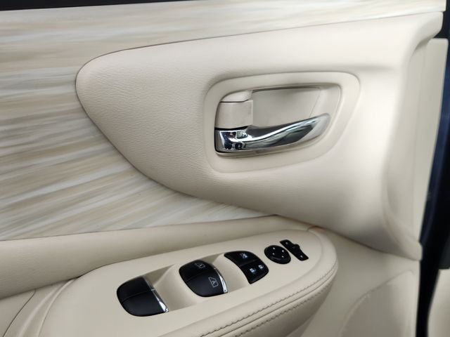 Used 2015 Blue Nissan SL image 13