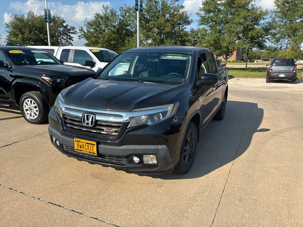 Used 2017  Honda Sport image 2