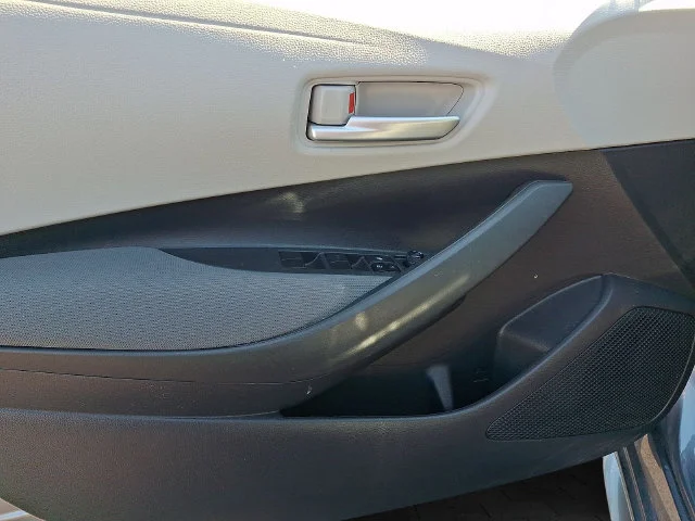 Used 2021  Toyota LE image 12