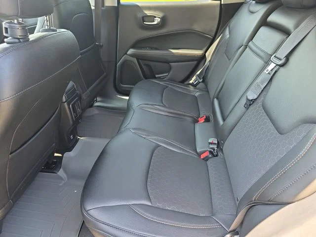 Used 2018 Black Jeep Latitude image 14